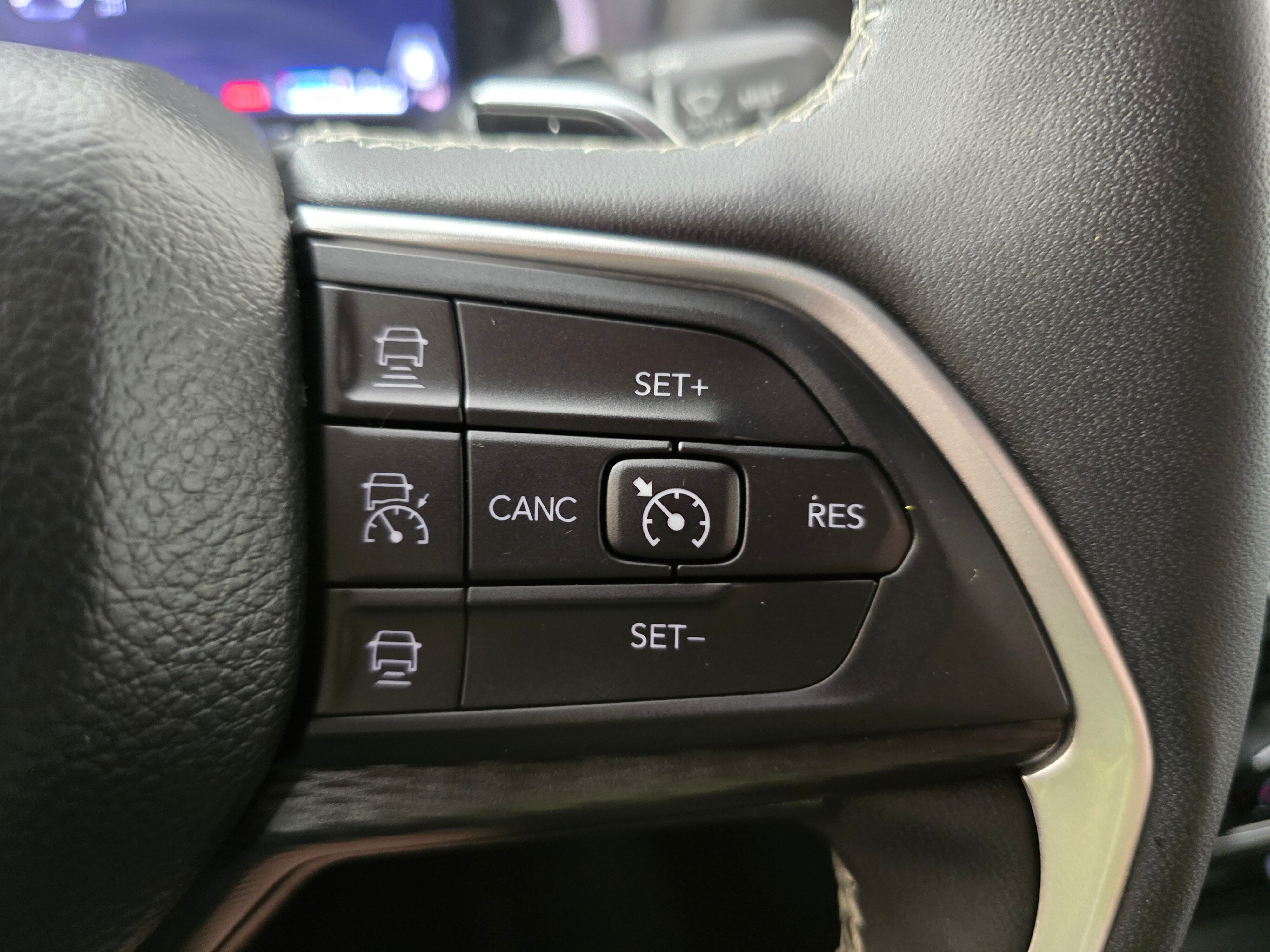 Vehicle image 27 of 44