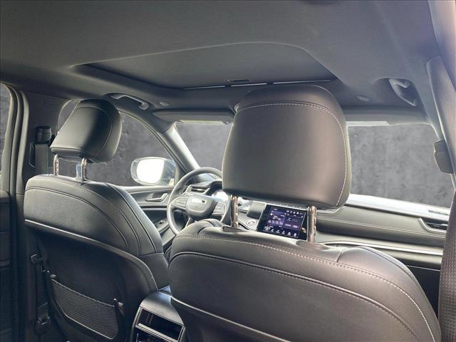 Vehicle image 21 of 25
