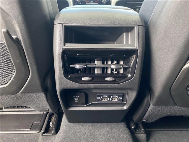 Vehicle image 18 of 25