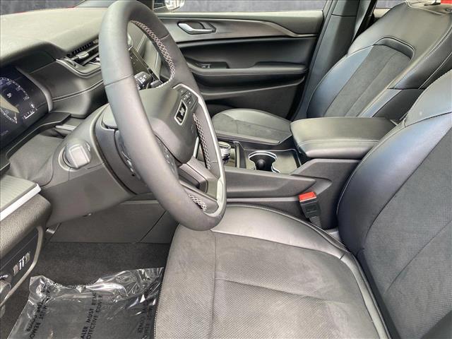 Vehicle image 16 of 25