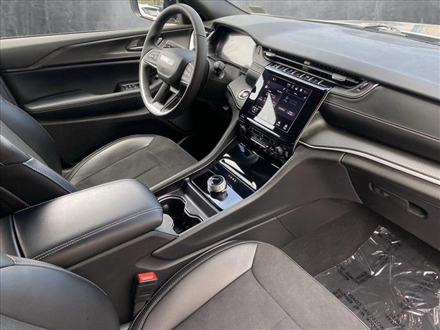 Vehicle image 23 of 25