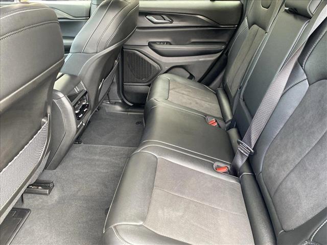 Vehicle image 20 of 25