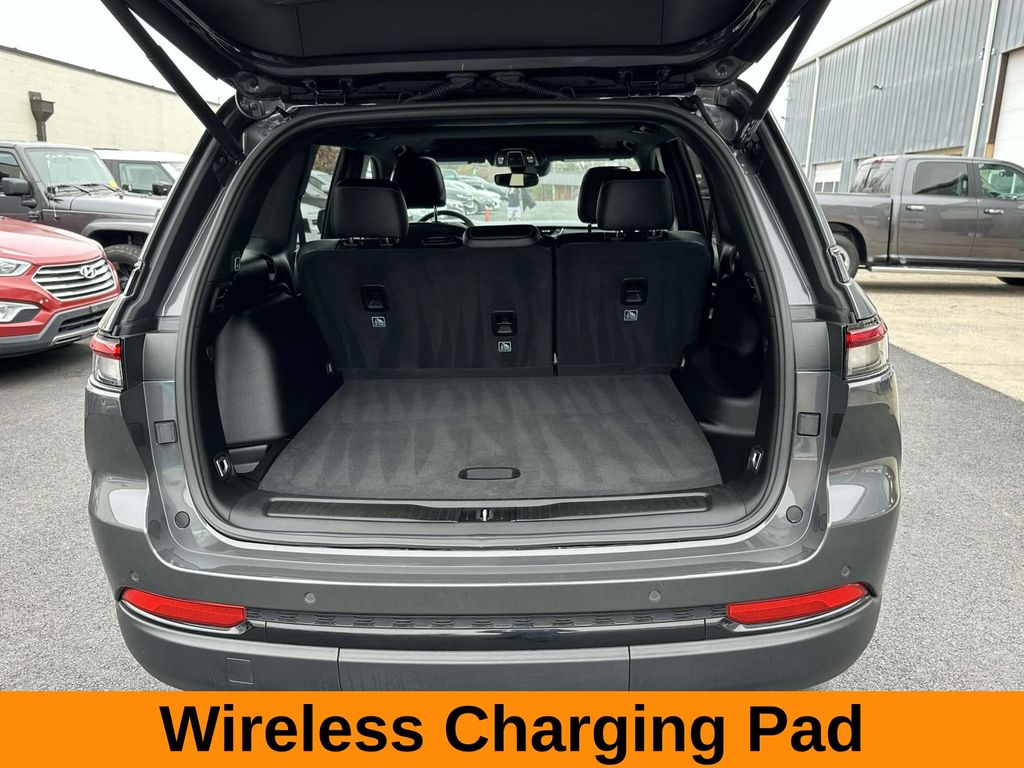 Vehicle image 27 of 30