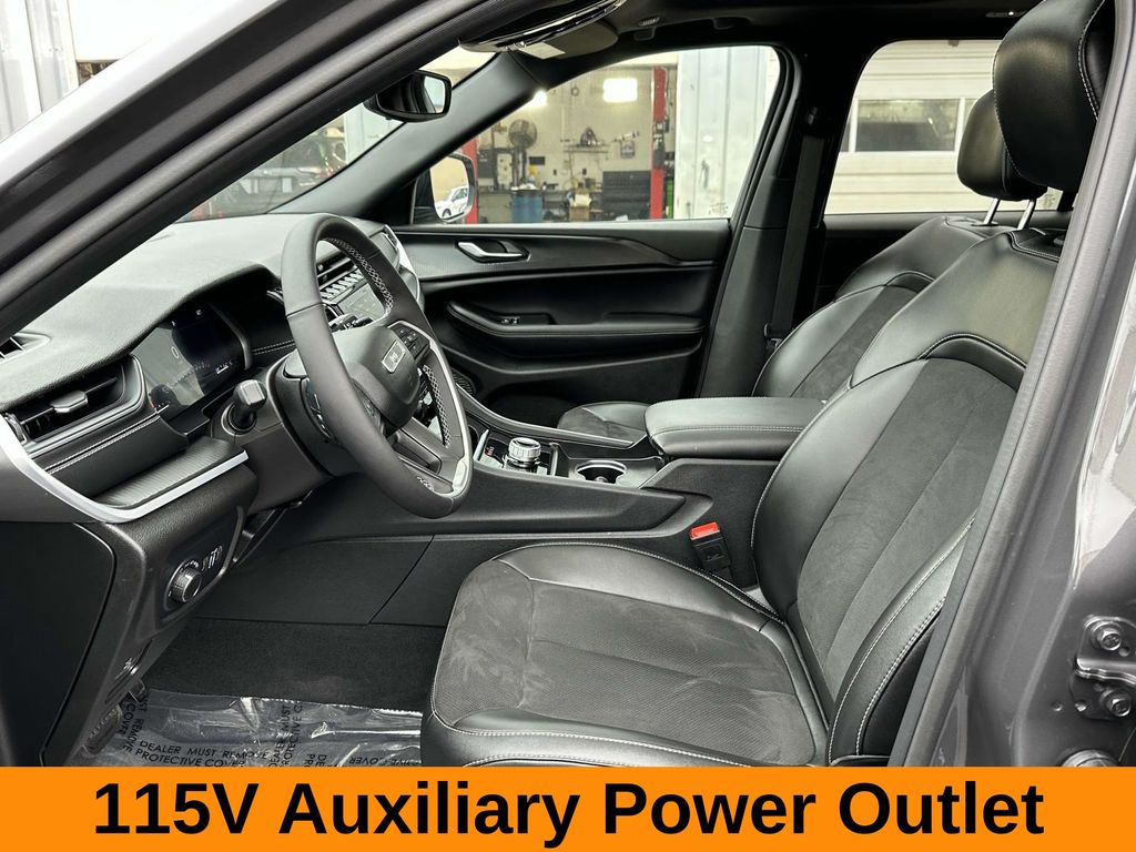 Vehicle image 26 of 30