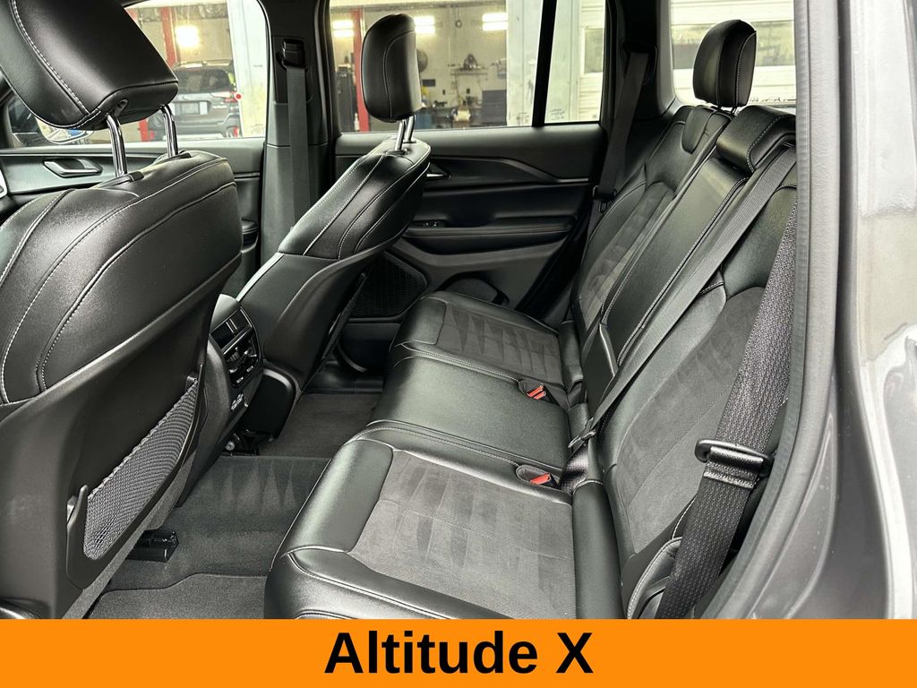 Vehicle image 23 of 30