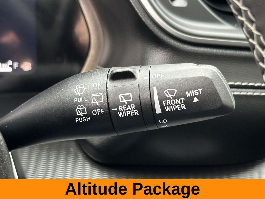 Vehicle image 17 of 30