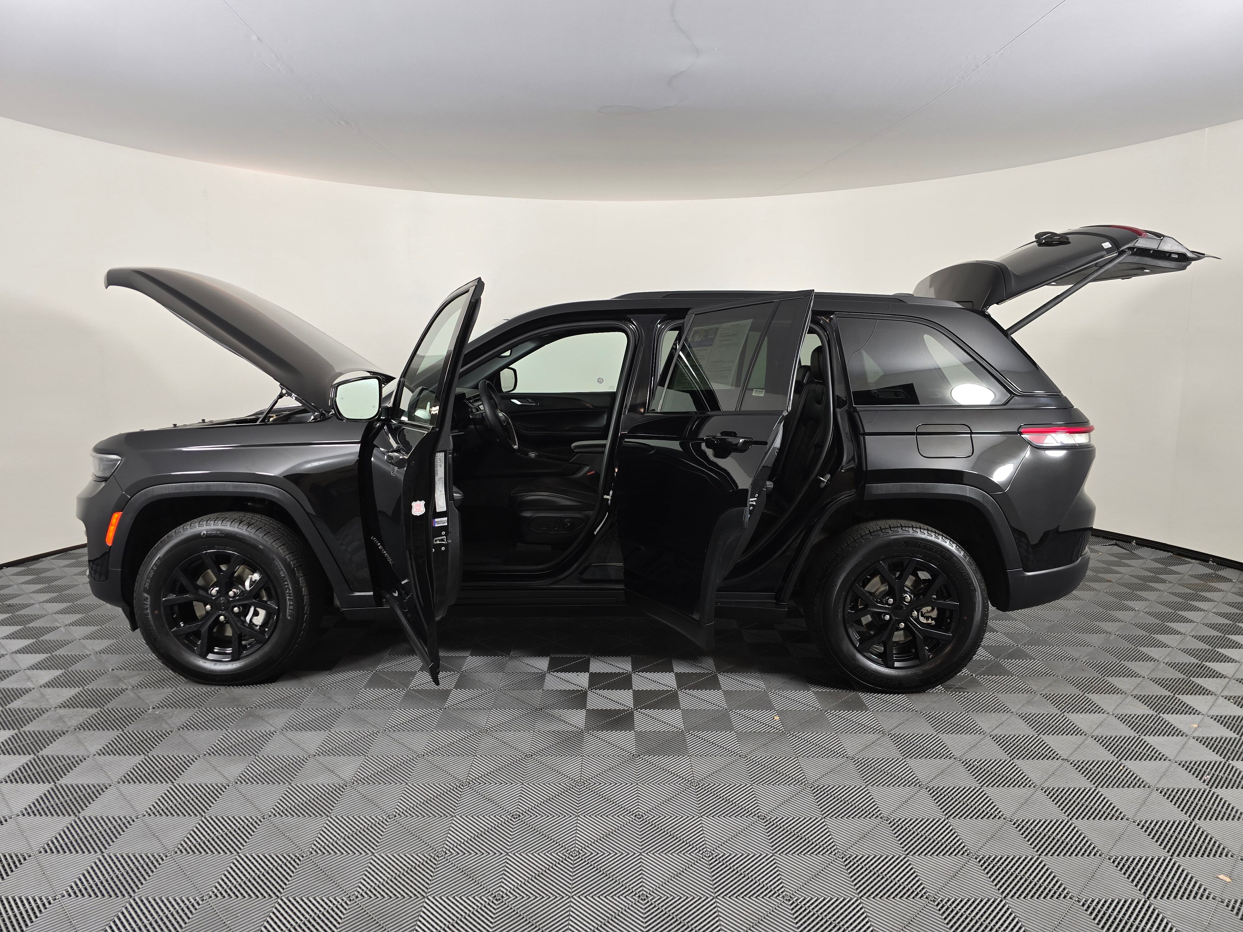 Vehicle image 7 of 42