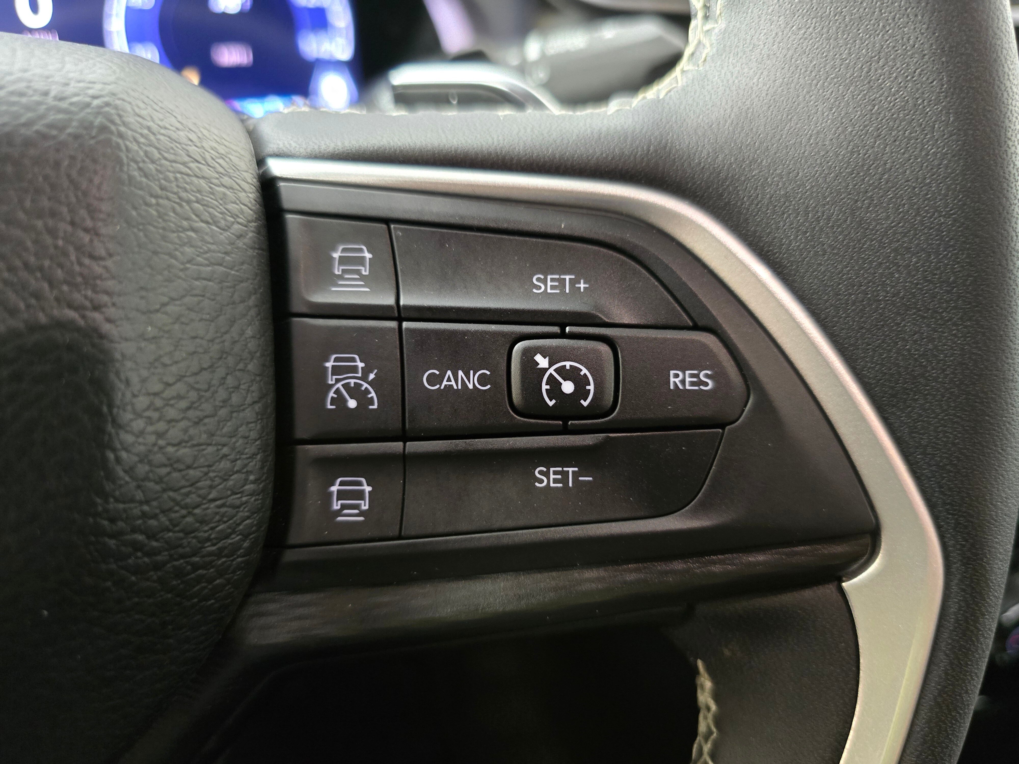 Vehicle image 26 of 42