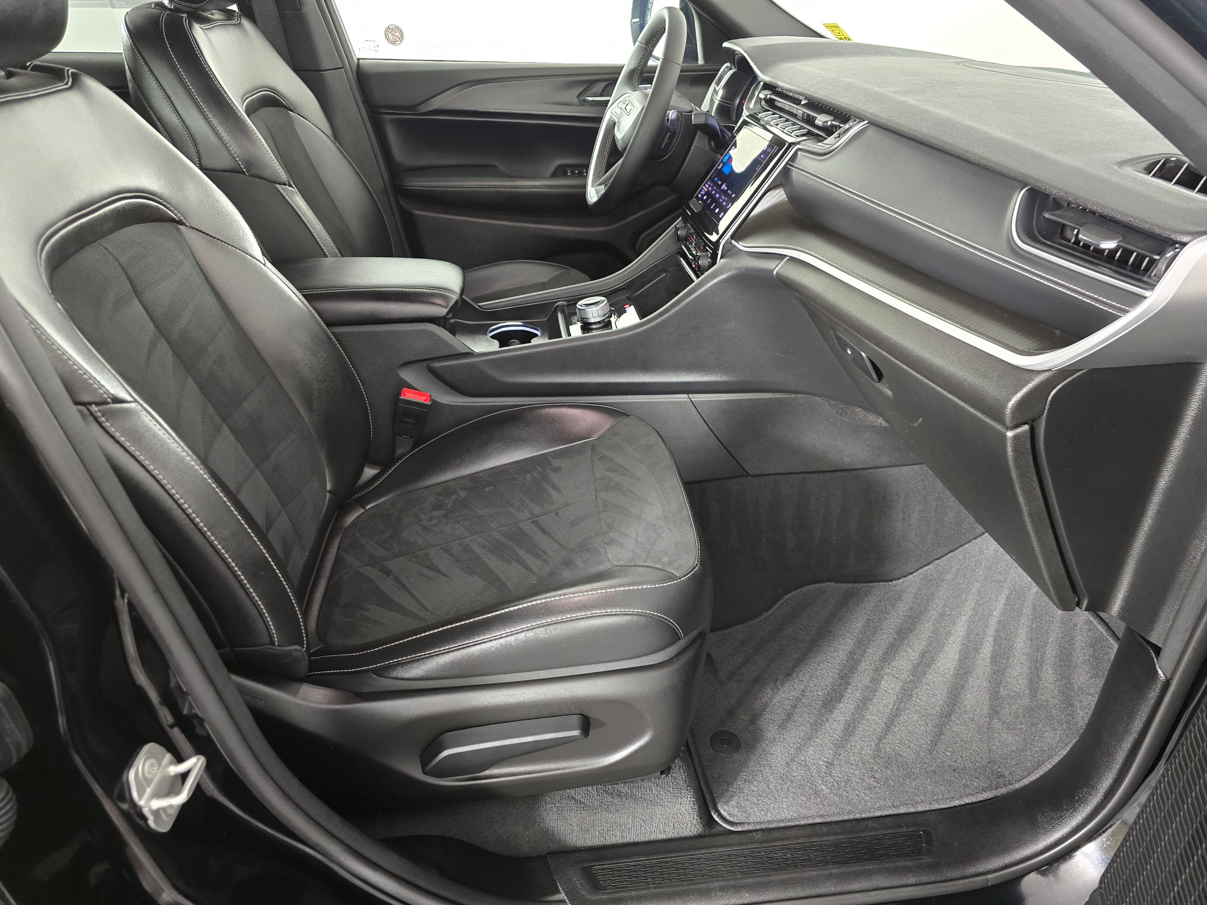 Vehicle image 41 of 42