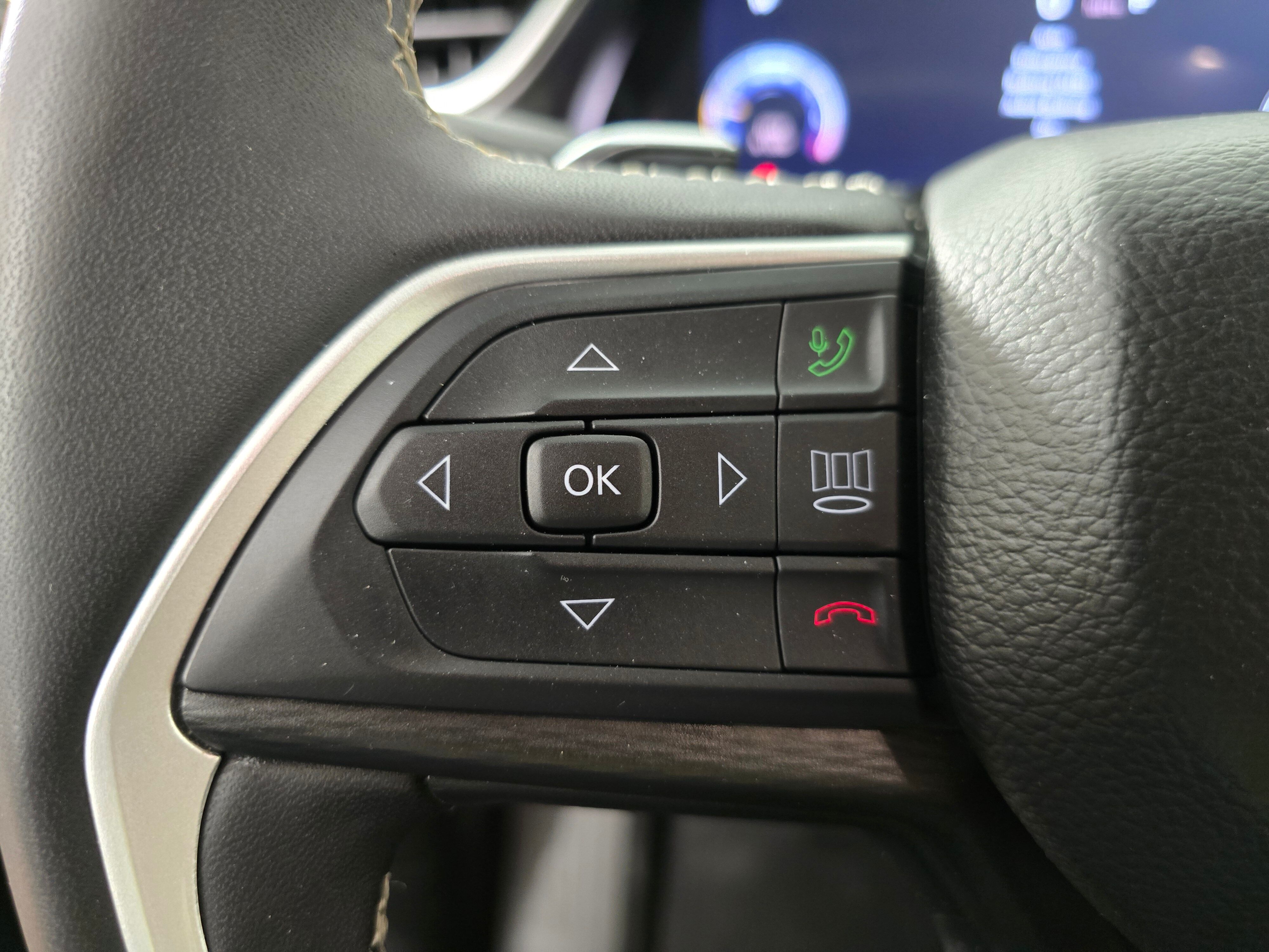 Vehicle image 24 of 42