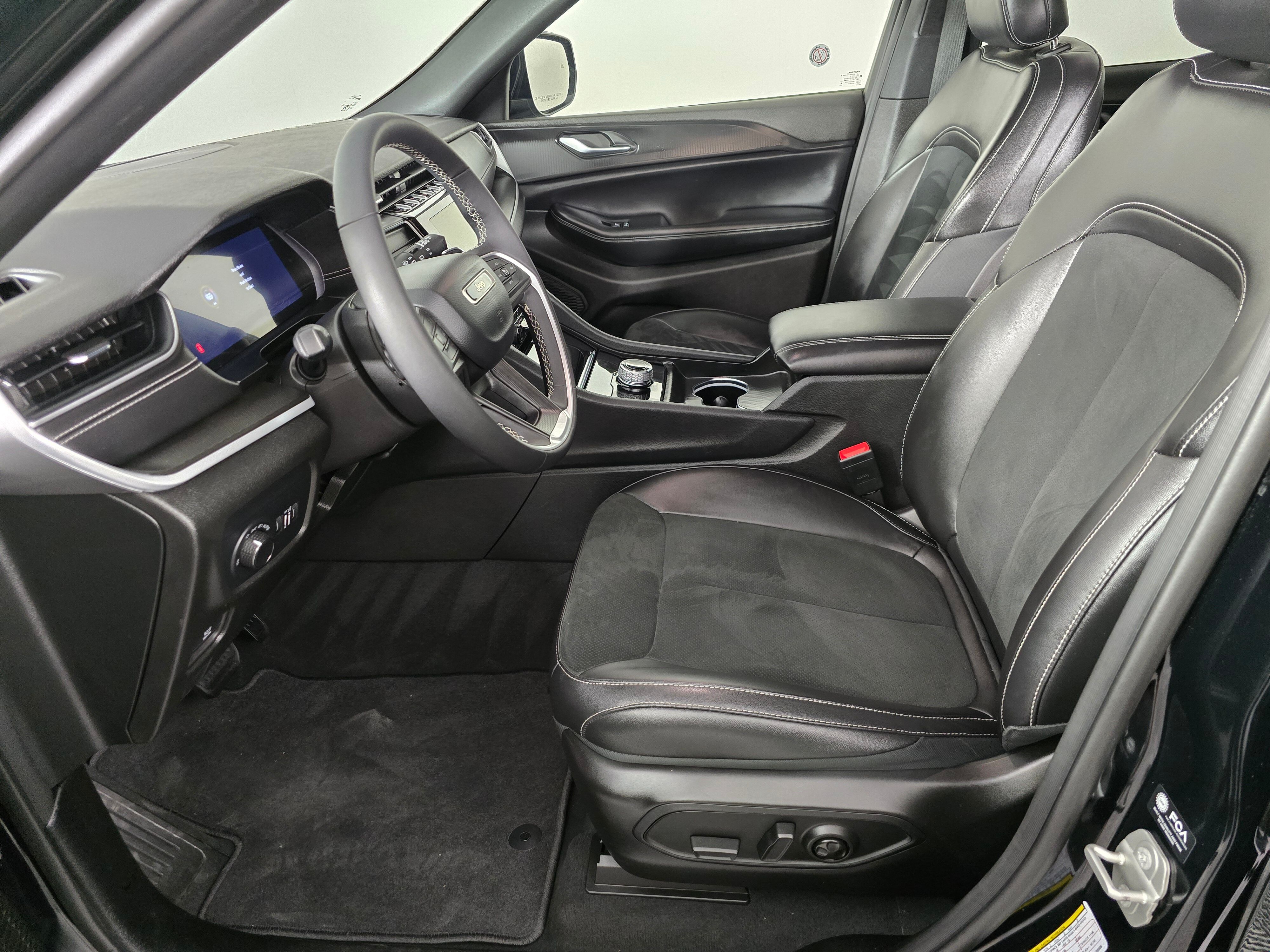 Vehicle image 16 of 42