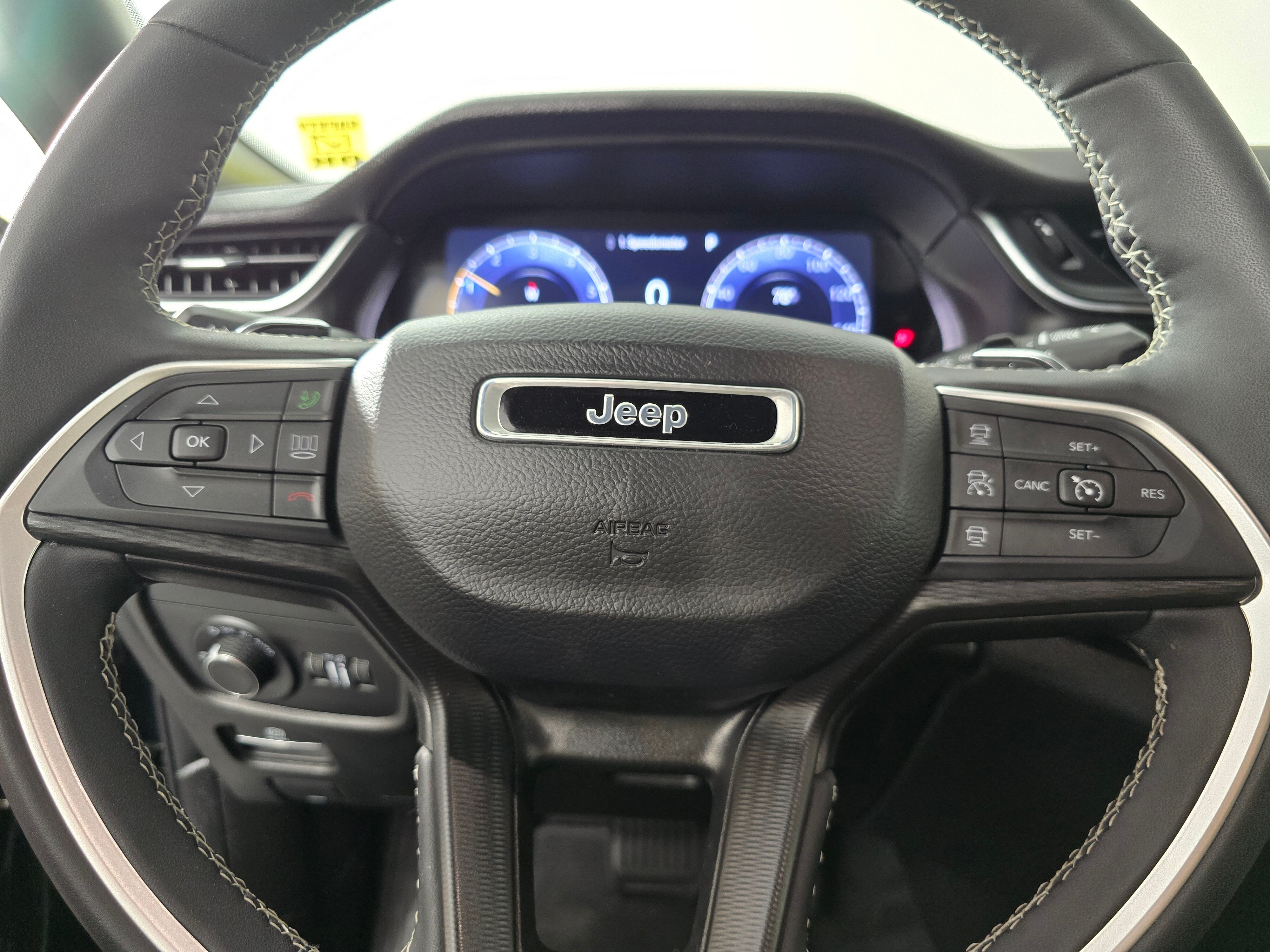 Vehicle image 23 of 42