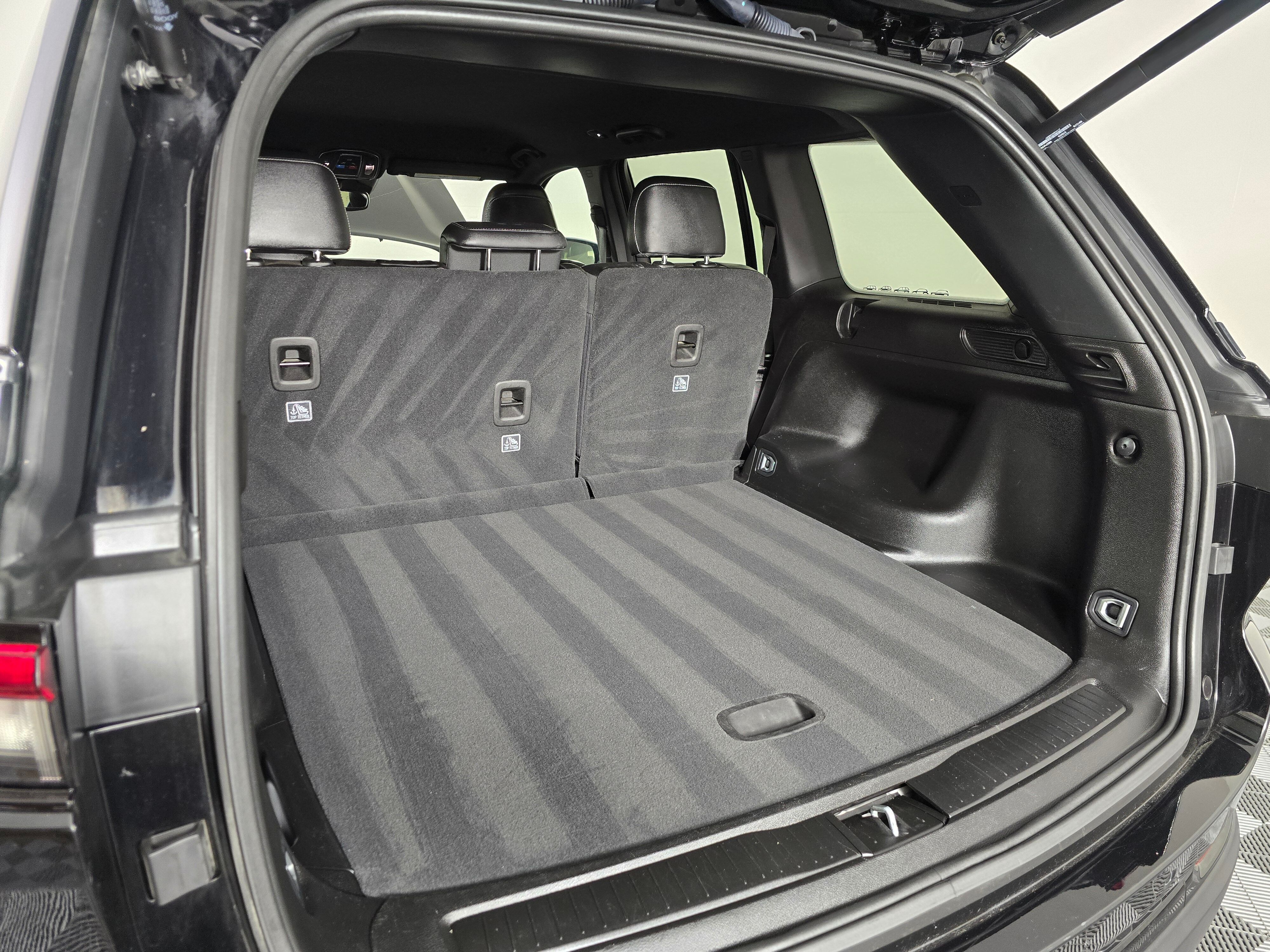 Vehicle image 13 of 42
