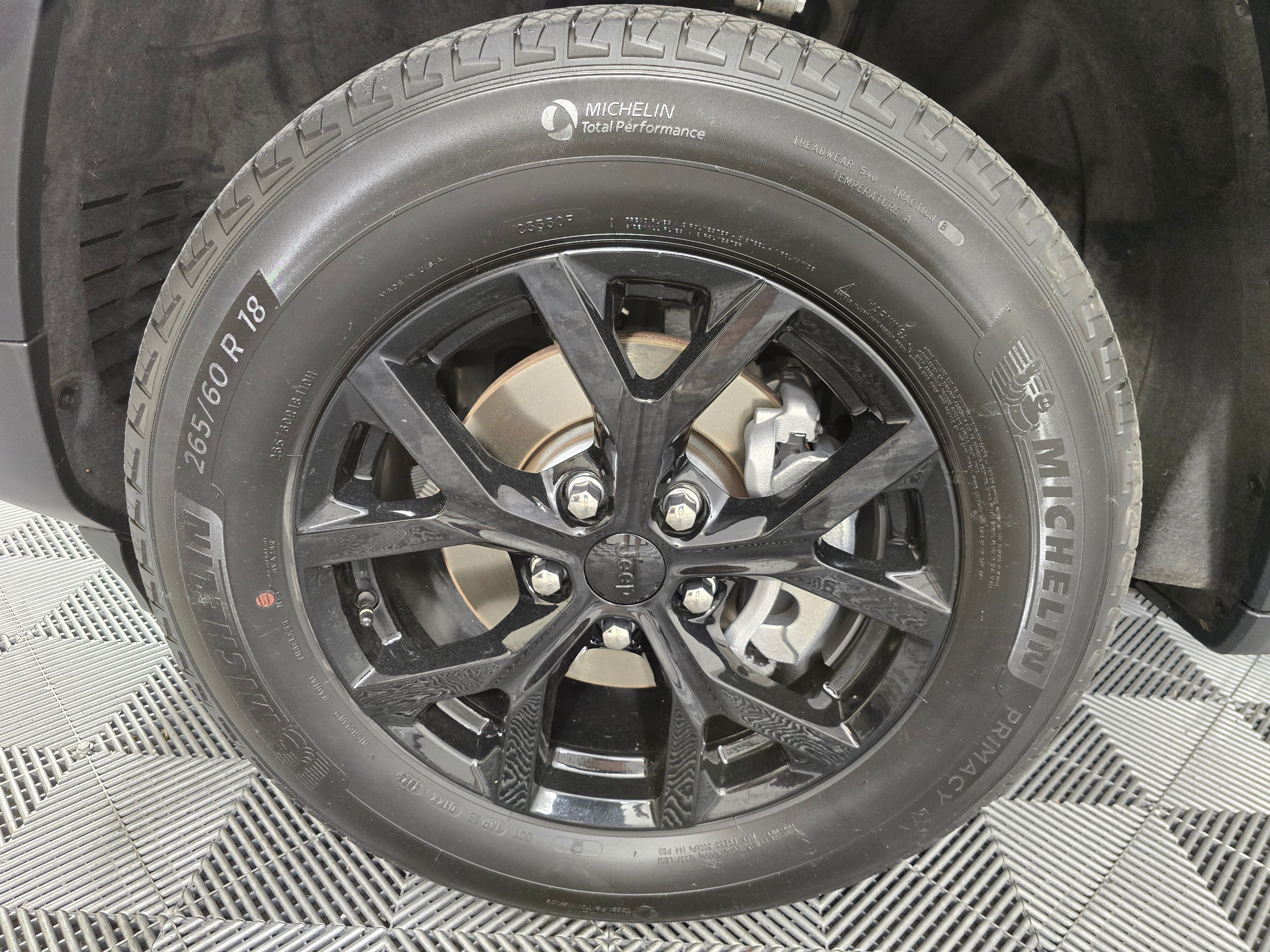 Vehicle image 10 of 42