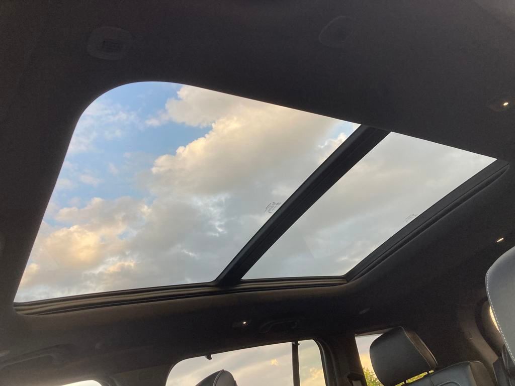 Vehicle image 17 of 37