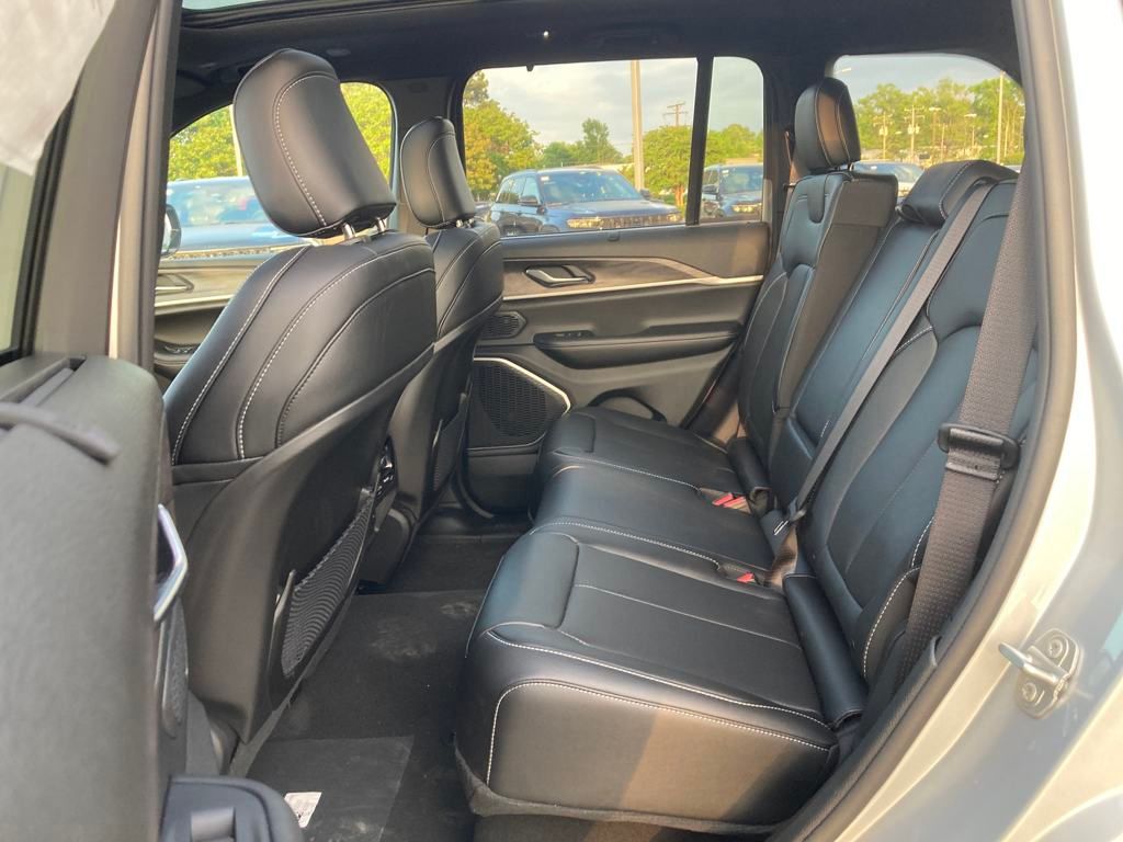 Vehicle image 23 of 37