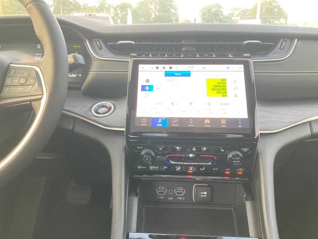 Vehicle image 21 of 37