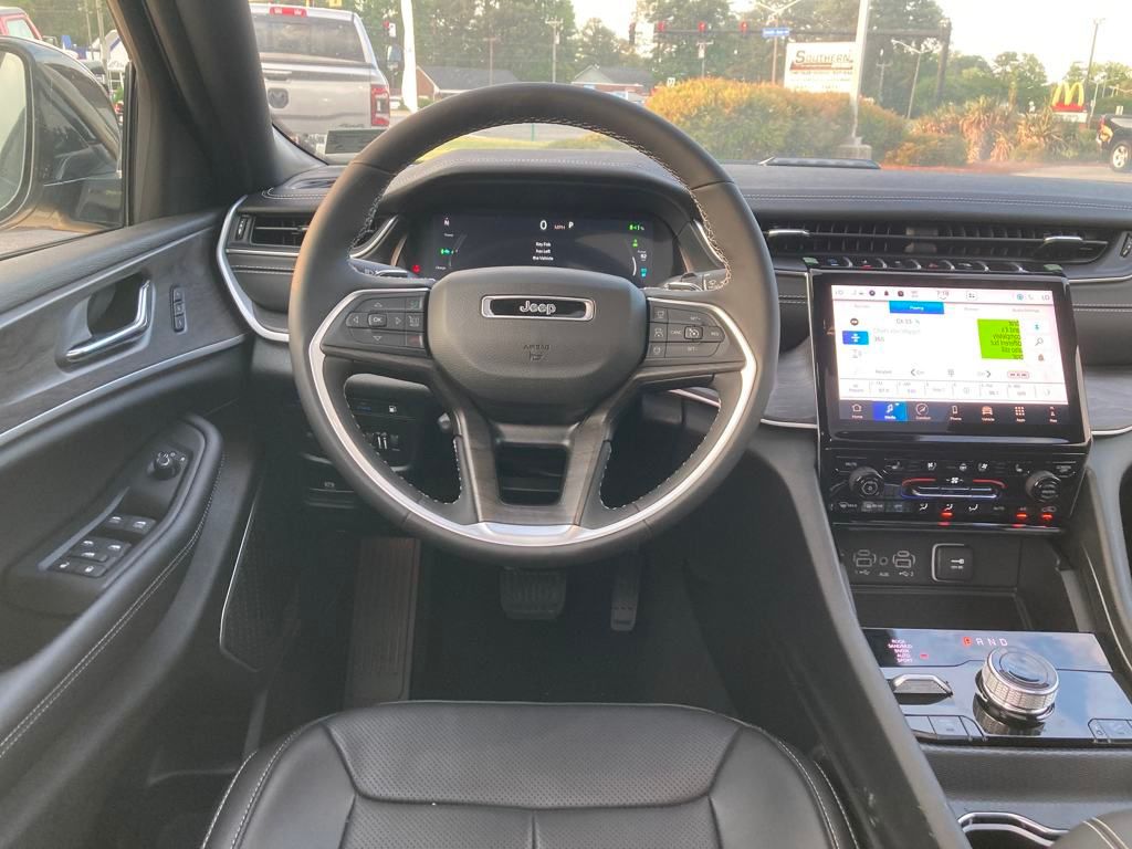 Vehicle image 13 of 37