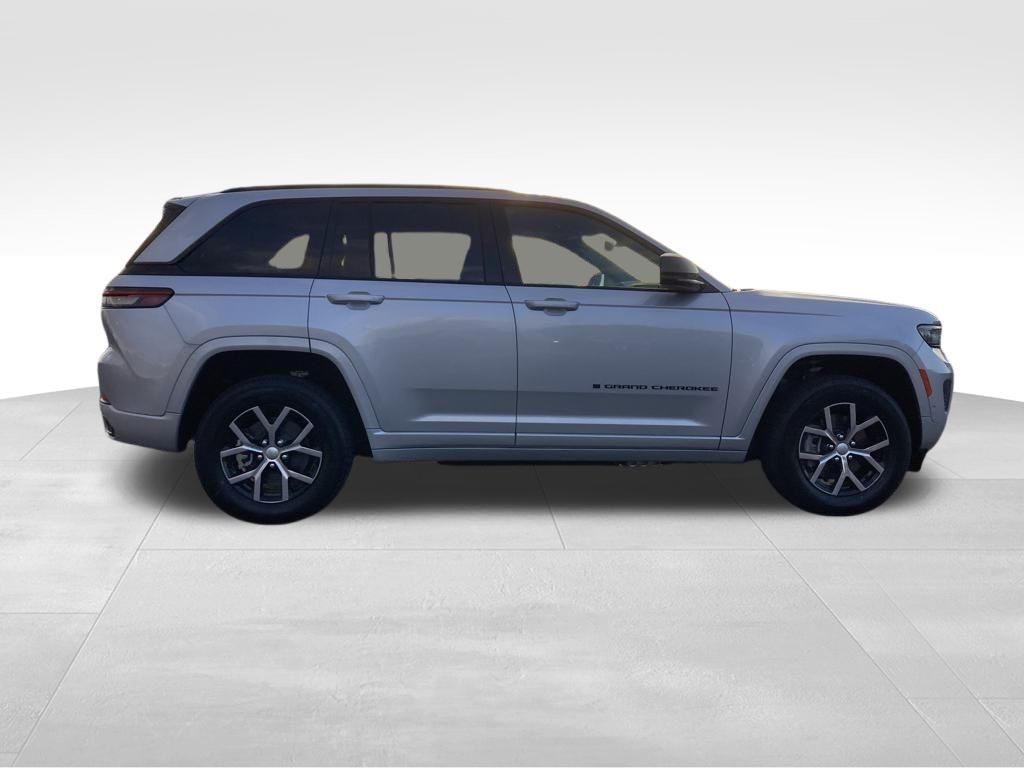 Vehicle image 4 of 37