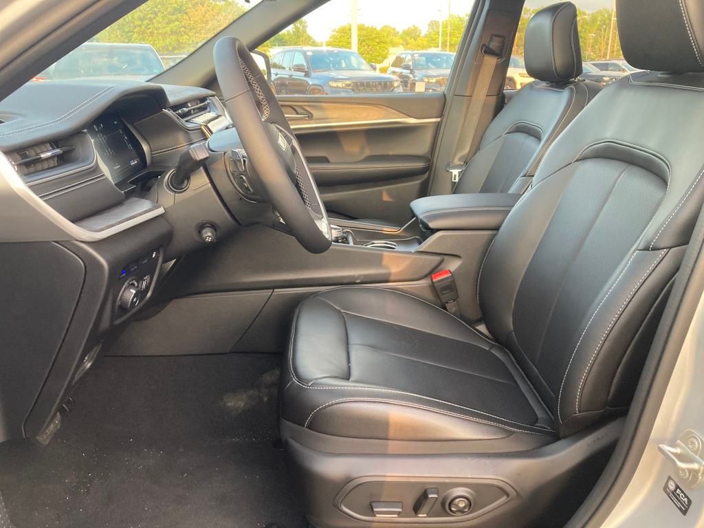 Vehicle image 9 of 37