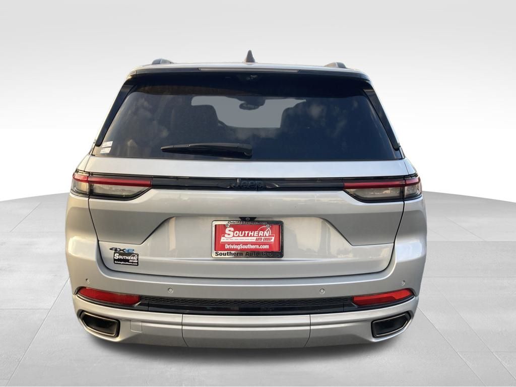 Vehicle image 8 of 37