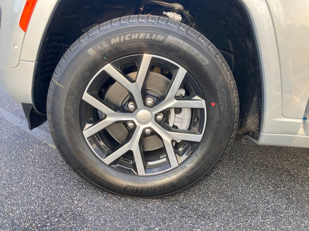 Vehicle image 25 of 37