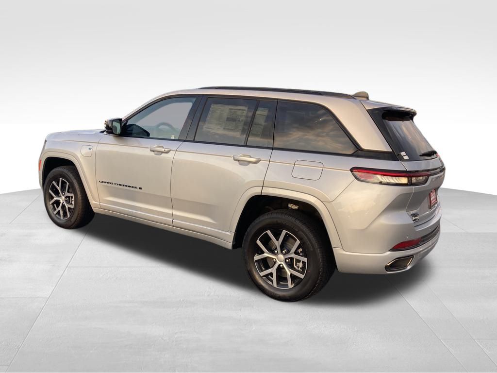 Vehicle image 6 of 37