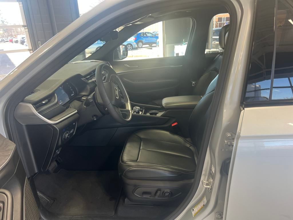 Vehicle image 5 of 13