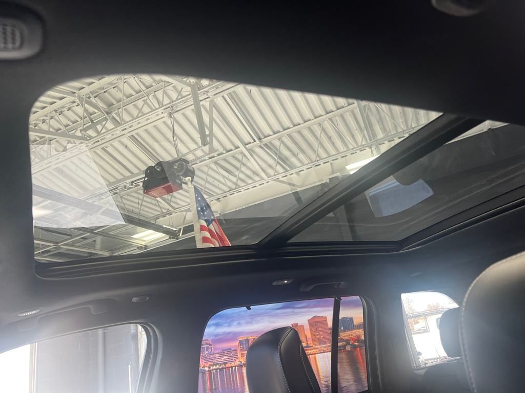 Vehicle image 7 of 13
