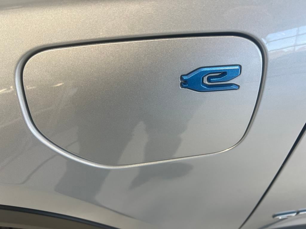 Vehicle image 10 of 13