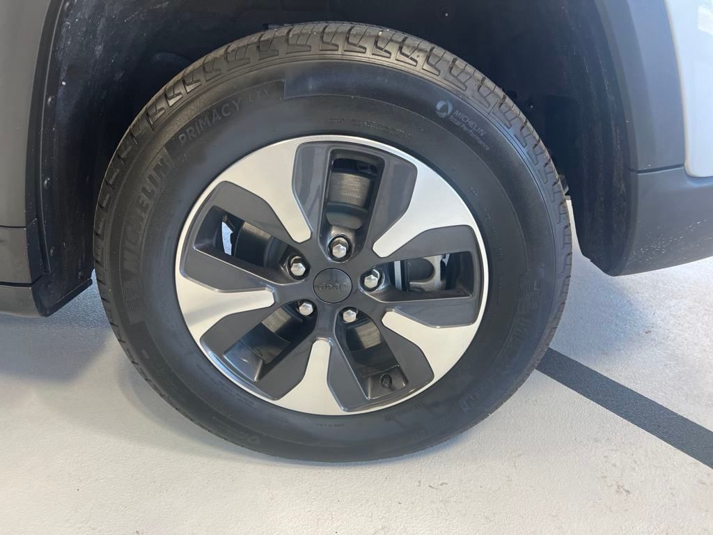 Vehicle image 9 of 13