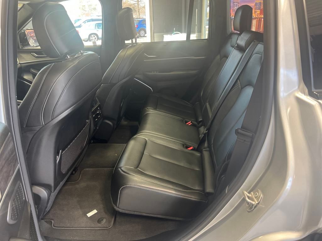 Vehicle image 8 of 13