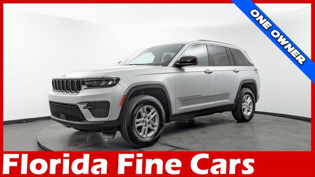 2024 Jeep Grand Cherokee Laredo Image 2 of 28