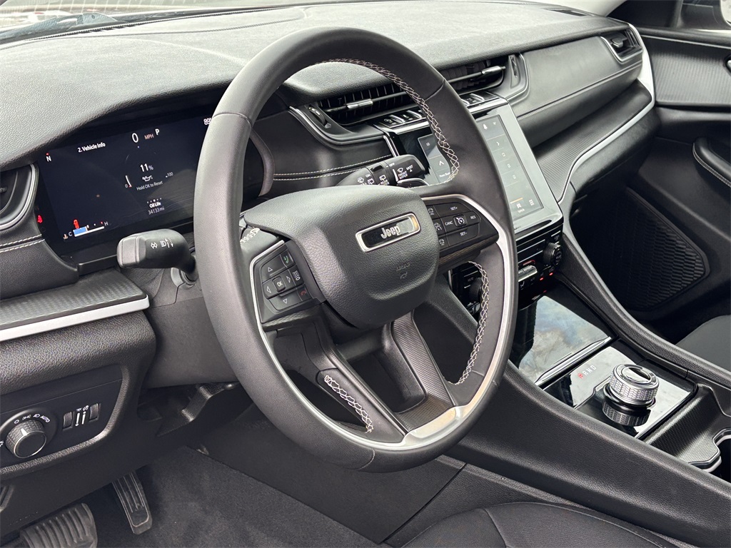 Vehicle image 8 of 30