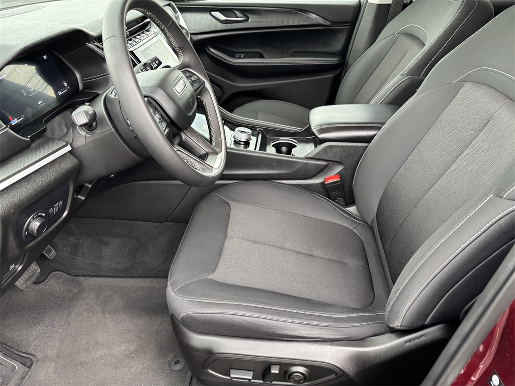 Vehicle image 9 of 30