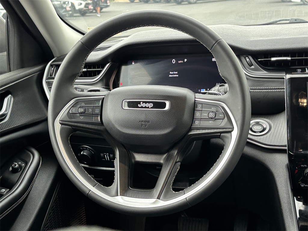 Vehicle image 25 of 30