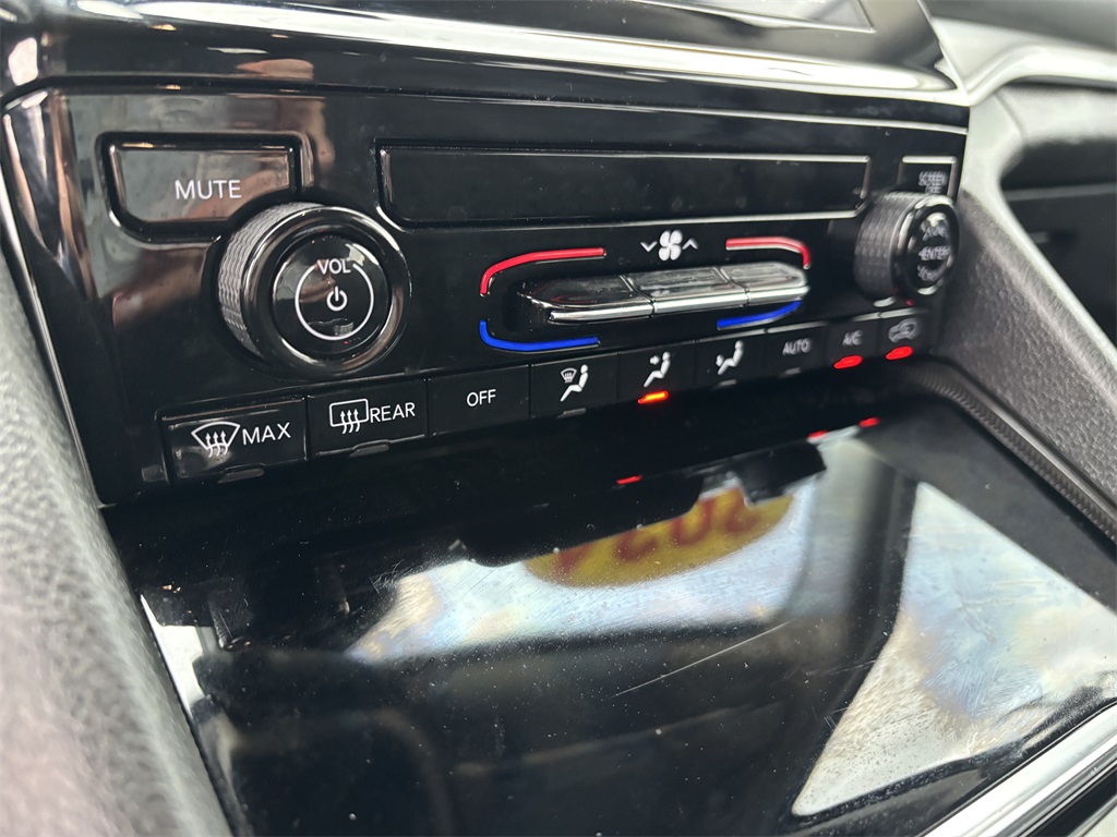 Vehicle image 18 of 30