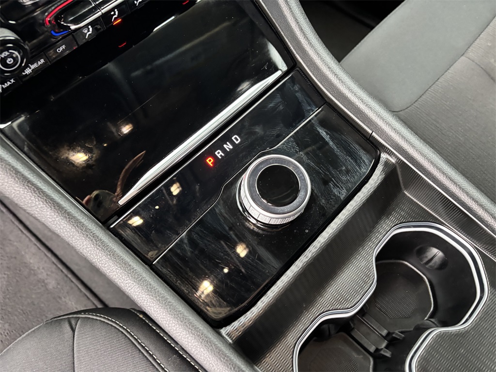 Vehicle image 17 of 30