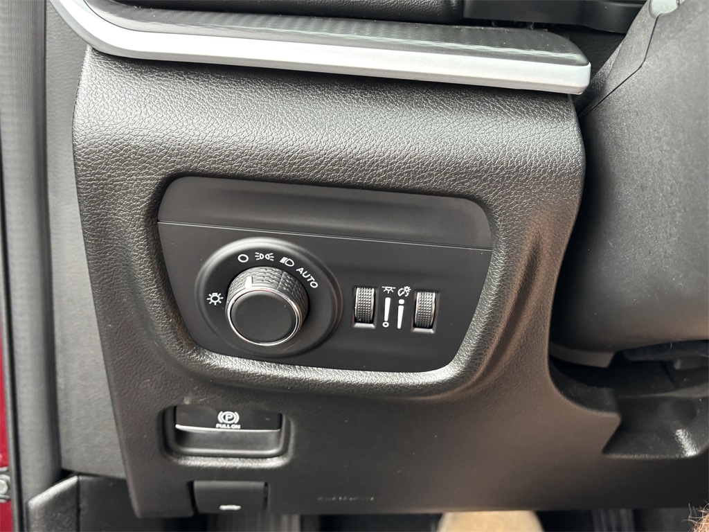 Vehicle image 21 of 30