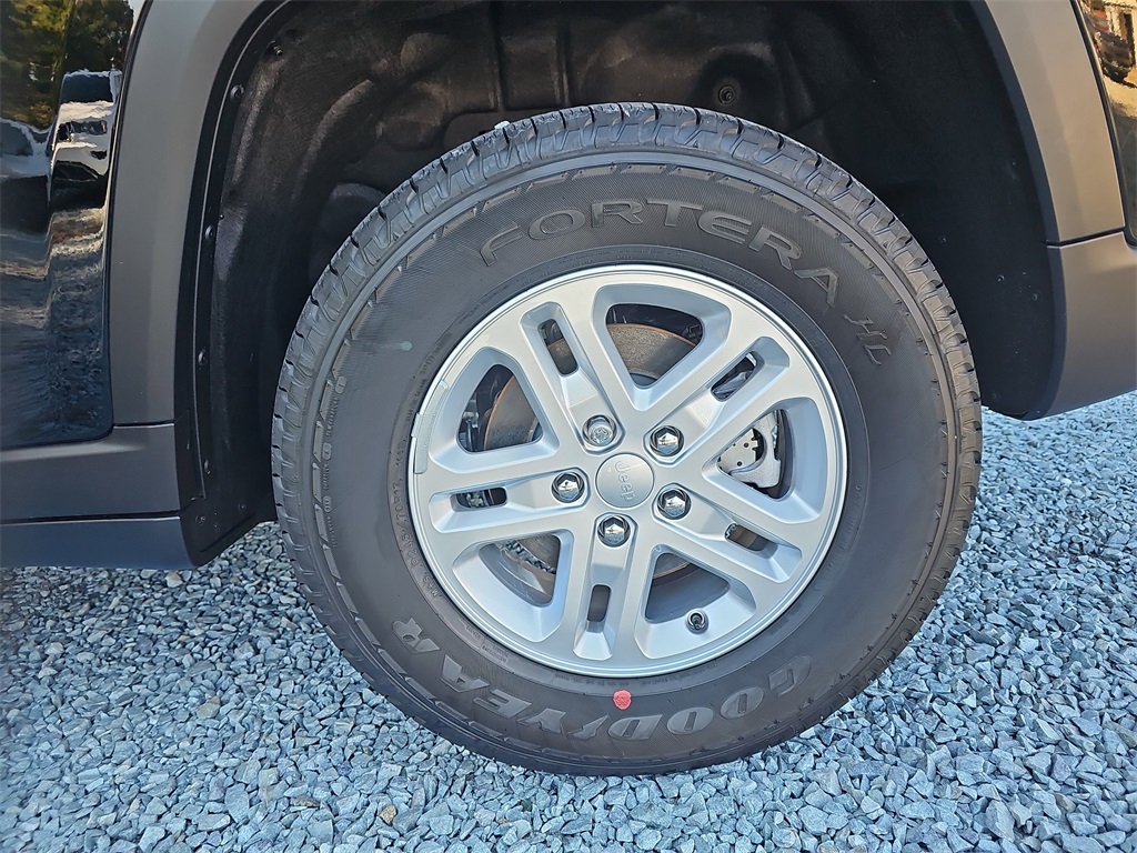Vehicle image 30 of 33