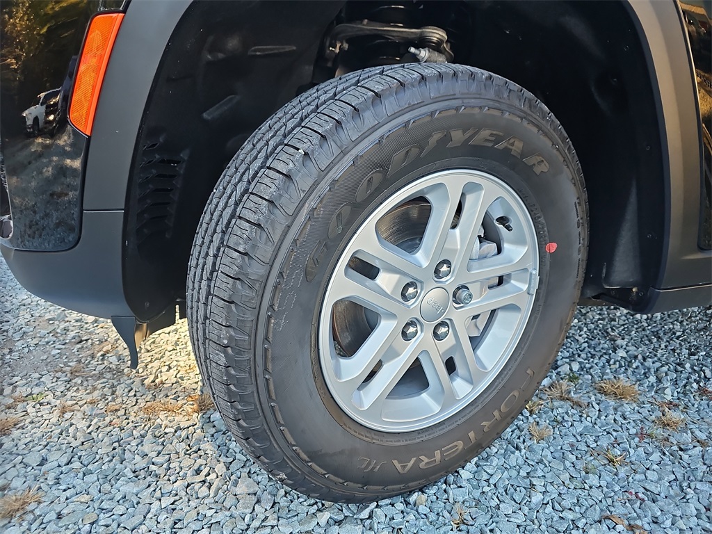 Vehicle image 29 of 33