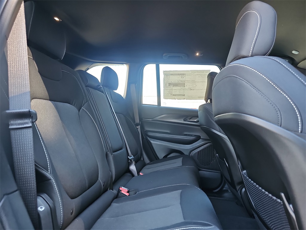 Vehicle image 11 of 33