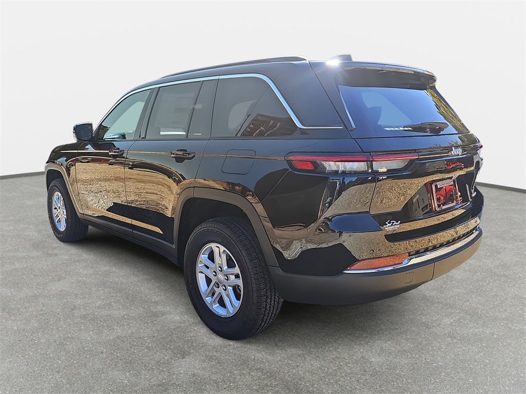 Vehicle image 7 of 33