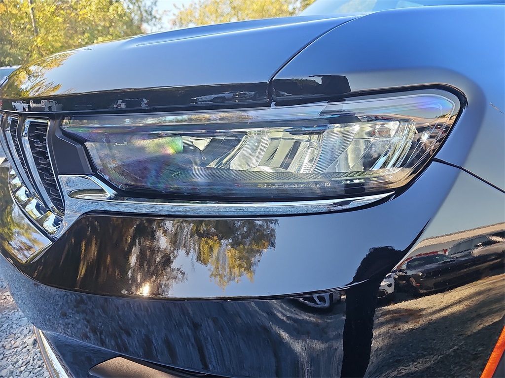 Vehicle image 28 of 33