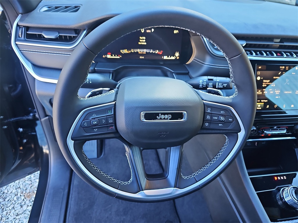 Vehicle image 19 of 33