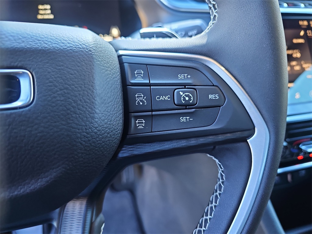 Vehicle image 18 of 33