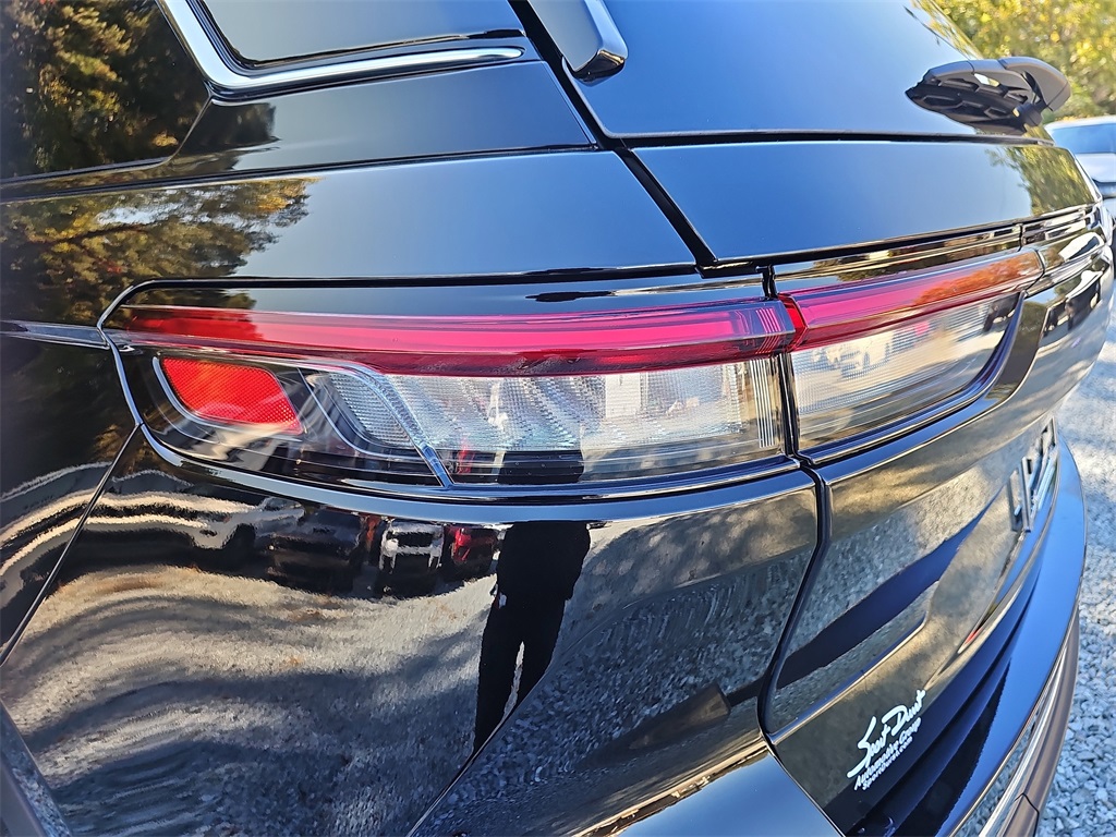Vehicle image 31 of 33