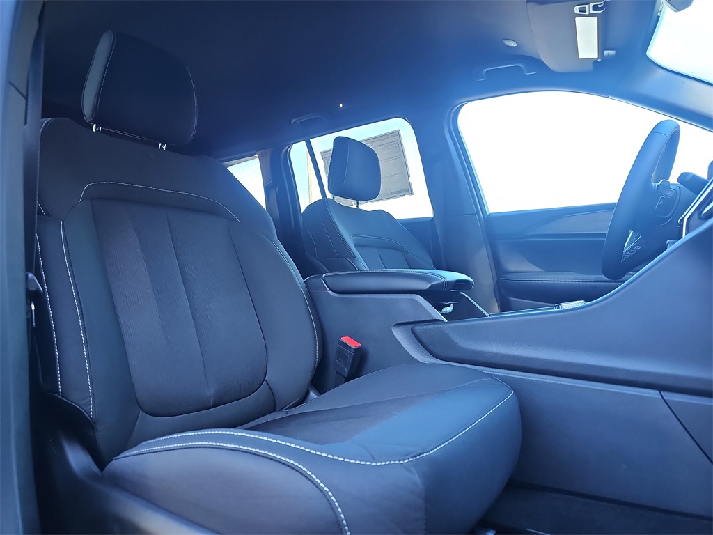Vehicle image 10 of 33