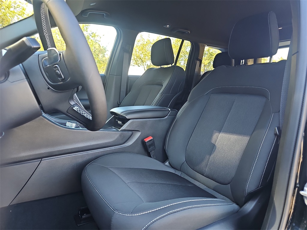 Vehicle image 14 of 33