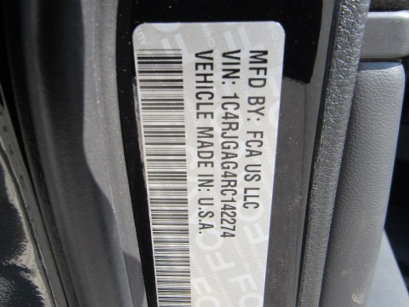 Vehicle image 22 of 23